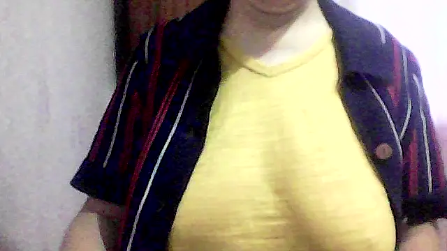 Snapshot of AnaXBerry chatting on 10.11.25 AnaXBerry online show from 10.11.25