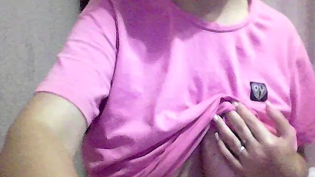 Snapshot of AnaXBerry chatting on 10.11.25 AnaXBerry online show from 10.11.25