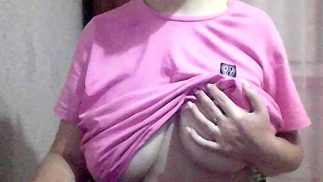 Snapshot of AnaXBerry chatting on 10.12.25 AnaXBerry online show from 10.12.25