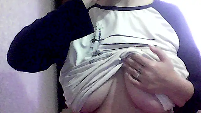 Snapshot of AnaXBerry chatting on 10.15.25 AnaXBerry online show from 10.15.25