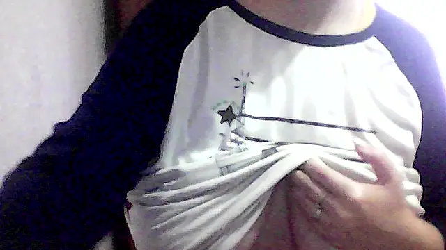 Snapshot of AnaXBerry chatting on 10.17.25 AnaXBerry online show from 10.17.25