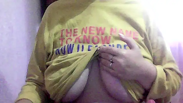 Snapshot of AnaXBerry chatting on 10.20.25 AnaXBerry online show from 10.20.25