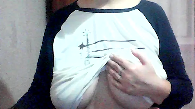 Snapshot of AnaXBerry chatting on 10.23.25 AnaXBerry online show from 10.23.25