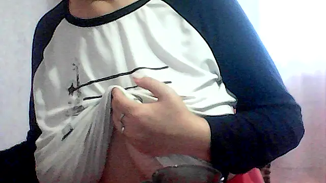 Snapshot of AnaXBerry chatting on 10.27.25 AnaXBerry online show from 10.27.25