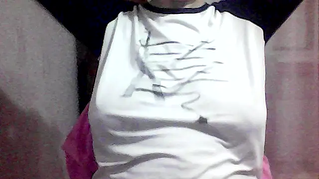 Snapshot of AnaXBerry chatting on 10.27.25 AnaXBerry online show from 10.27.25