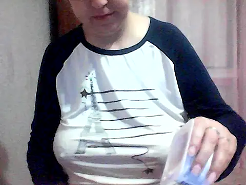 Snapshot of AnaXBerry chatting on 11.01.25 AnaXBerry online show from 11.01.25