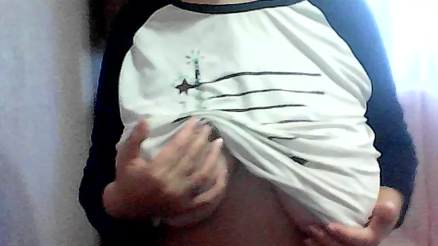 Snapshot of AnaXBerry chatting on 11.04.25 AnaXBerry online show from 11.04.25