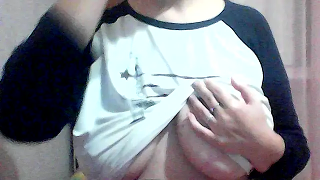 Snapshot of AnaXBerry chatting on 11.06.25 AnaXBerry online show from 11.06.25