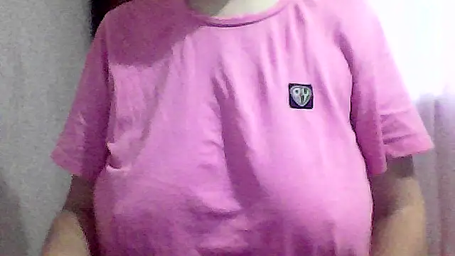 Snapshot of AnaXBerry chatting on 11.12.25 AnaXBerry online show from 11.12.25