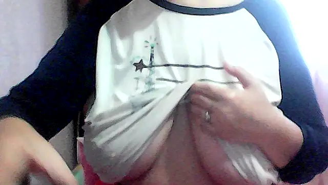 Snapshot of AnaXBerry chatting on 11.14.25 AnaXBerry online show from 11.14.25