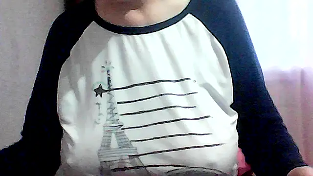 Snapshot of AnaXBerry chatting on 11.16.25 AnaXBerry online show from 11.16.25