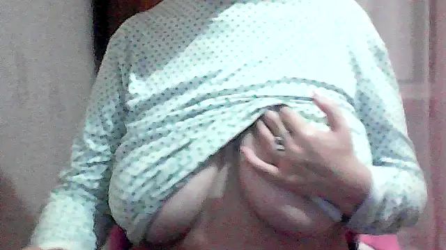 Snapshot of AnaXBerry chatting on 11.16.25 AnaXBerry online show from 11.16.25