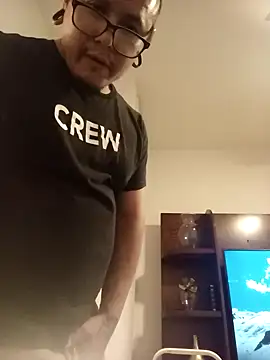 Snapshot of AlanDickson chatting on 03.08.25 AlanDickson online show from 03.08.25