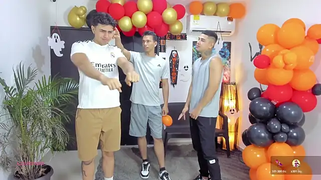 Snapshot of badguyss_bisex chatting on 10.23.25 badguyss bisex online show from 10.23.25