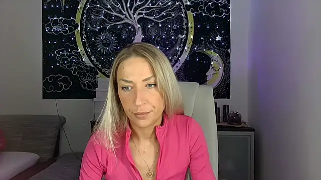 Snapshot of SexxyLiviaa chatting on 09.26.25 SexxyLiviaa online show from 09.26.25