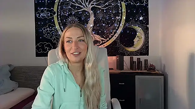 Snapshot of SexxyLiviaa chatting on 09.29.25 SexxyLiviaa online show from 09.29.25