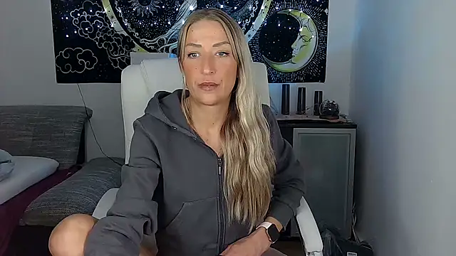 Snapshot of SexxyLiviaa chatting on 09.30.25 SexxyLiviaa online show from 09.30.25