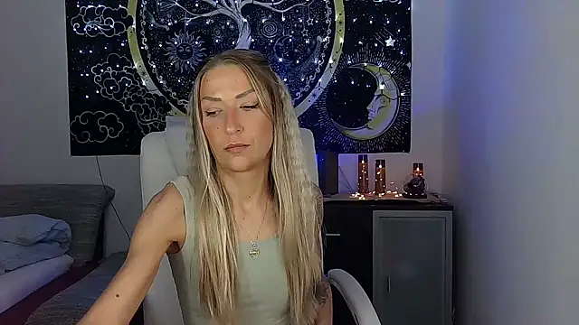 Snapshot of SexxyLiviaa chatting on 10.07.25 SexxyLiviaa online show from 10.07.25