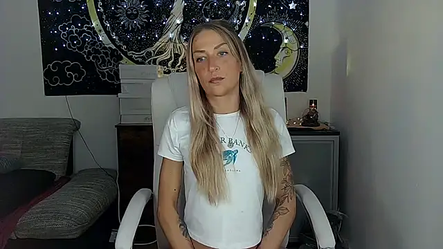 Snapshot of SexxyLiviaa chatting on 10.13.25 SexxyLiviaa online show from 10.13.25