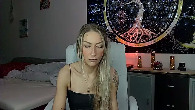 Snapshot of SexxyLiviaa chatting on 10.25.25 SexxyLiviaa online show from 10.25.25