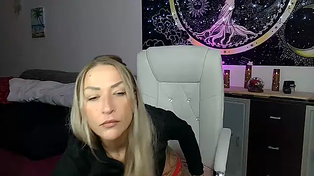 Snapshot of SexxyLiviaa chatting on 10.30.25 SexxyLiviaa online show from 10.30.25