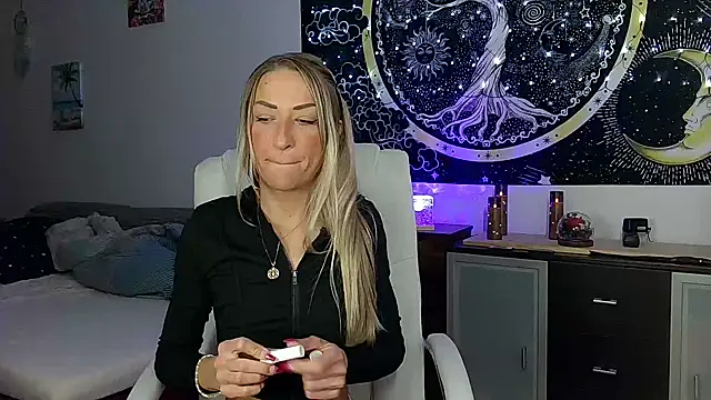 Snapshot of SexxyLiviaa chatting on 11.04.25 SexxyLiviaa online show from 11.04.25