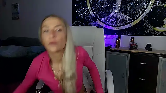 Snapshot of SexxyLiviaa chatting on 11.09.25 SexxyLiviaa online show from 11.09.25