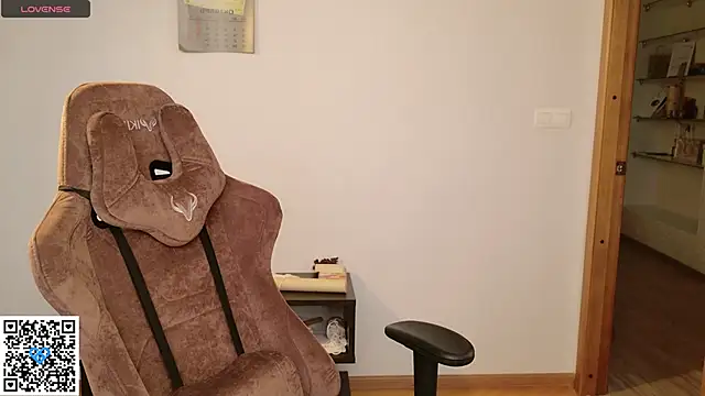 Snapshot of Neko_Kimiko chatting on 10.07.25 Neko Kimiko online show from 10.07.25