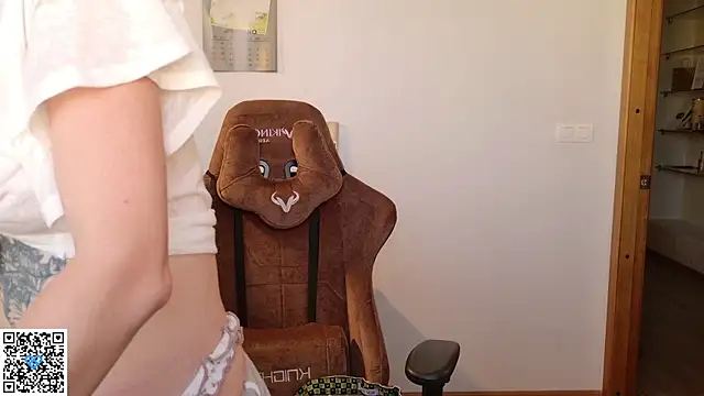 Snapshot of Neko_Kimiko chatting on 10.10.25 Neko Kimiko online show from 10.10.25