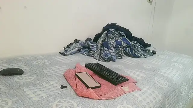 Snapshot of UncutToyBoy23cm chatting on 10.10.25 UncutToyBoy23cm online show from 10.10.25