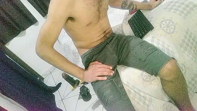 Snapshot of UncutToyBoy23cm chatting on 11.03.25 UncutToyBoy23cm online show from 11.03.25