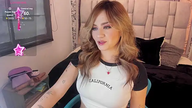 Snapshot of KataHot_ chatting on 10.17.25 KataHot online show from 10.17.25