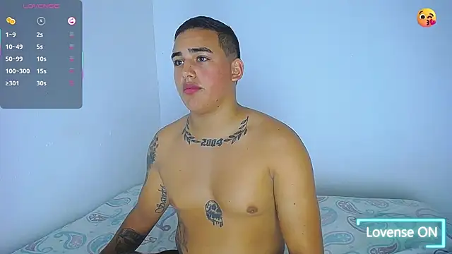 Latino Junge online show from 02.15.25