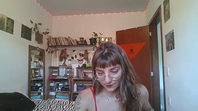 Snapshot of SweetyBabyDemon chatting on 12.05.24 SweetyBabyDemon online show from 12.05.24