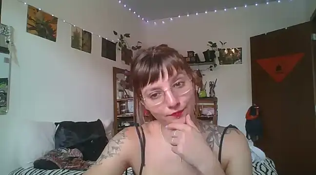 Snapshot of SweetyBabyDemon chatting on 12.10.24 SweetyBabyDemon online show from 12.10.24
