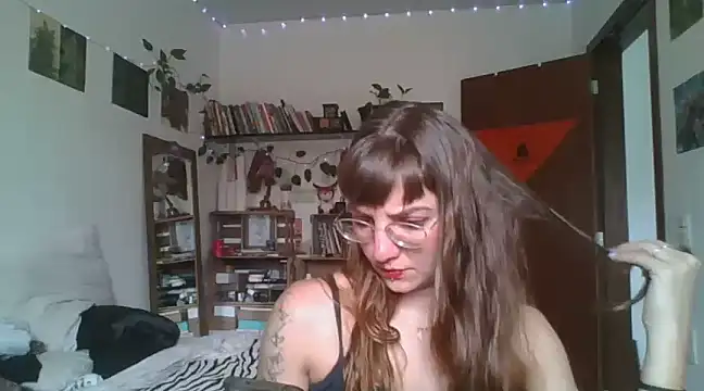 Snapshot of SweetyBabyDemon chatting on 12.11.24 SweetyBabyDemon online show from 12.11.24