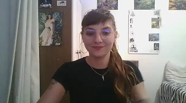 Snapshot of SweetyBabyDemon chatting on 12.11.24 SweetyBabyDemon online show from 12.11.24