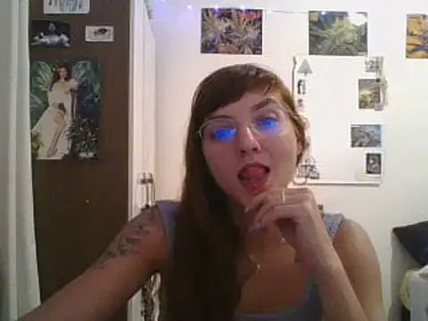 Snapshot of SweetyBabyDemon chatting on 12.17.24 SweetyBabyDemon online show from 12.17.24