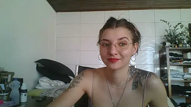 Snapshot of SweetyBabyDemon chatting on 09.20.25 SweetyBabyDemon online show from 09.20.25
