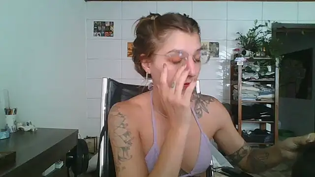 Snapshot of SweetyBabyDemon chatting on 02.18.26 SweetyBabyDemon online show from 02.18.26