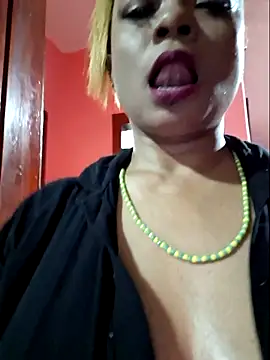 Snapshot of gatadeojosclaros chatting on 10.20.25 gatadeojosclaros online show from 10.20.25