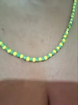 Snapshot of gatadeojosclaros chatting on 11.05.25 gatadeojosclaros online show from 11.05.25