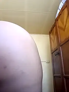 Snapshot of ThaBundaa chatting on 10.15.25 ThaBundaa online show from 10.15.25