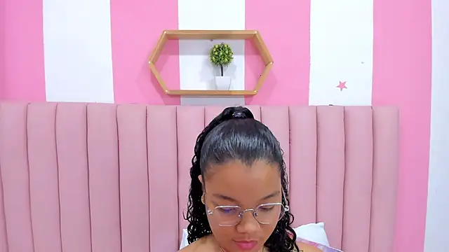 ISABELLA 020 online show from 01.10.25