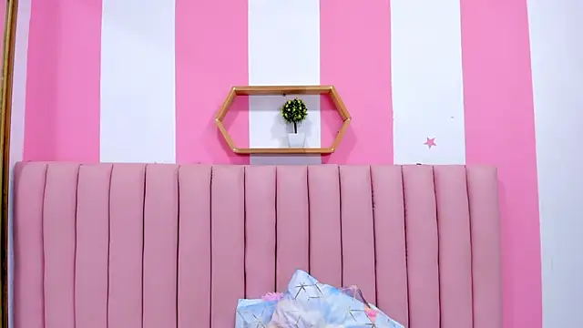 ISABELLA 020 online show from 01.14.25