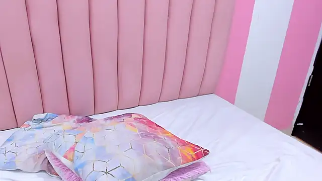 ISABELLA 020 online show from 01.15.25