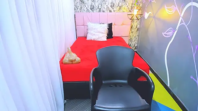 EmmaaEvans  online show from 12.27.24