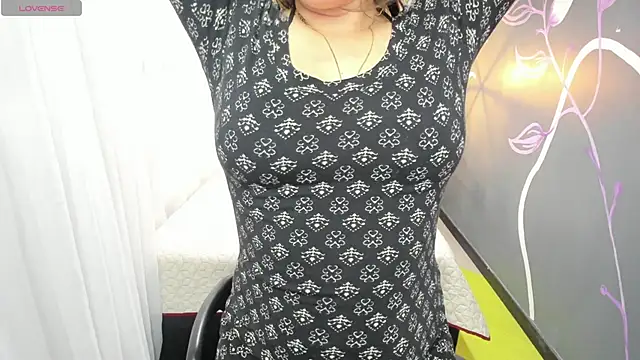 EmmaaEvans  online show from 02.14.25