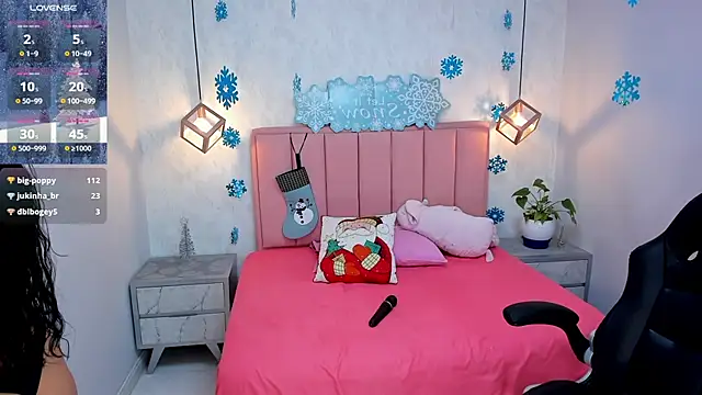 Snapshot of chelsyquinn chatting on 12.23.24 chelsyquinn online show from 12.23.24