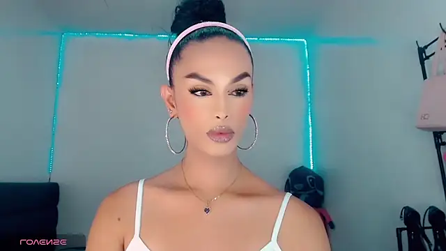  Riannagarcia  online show from 10.28.25